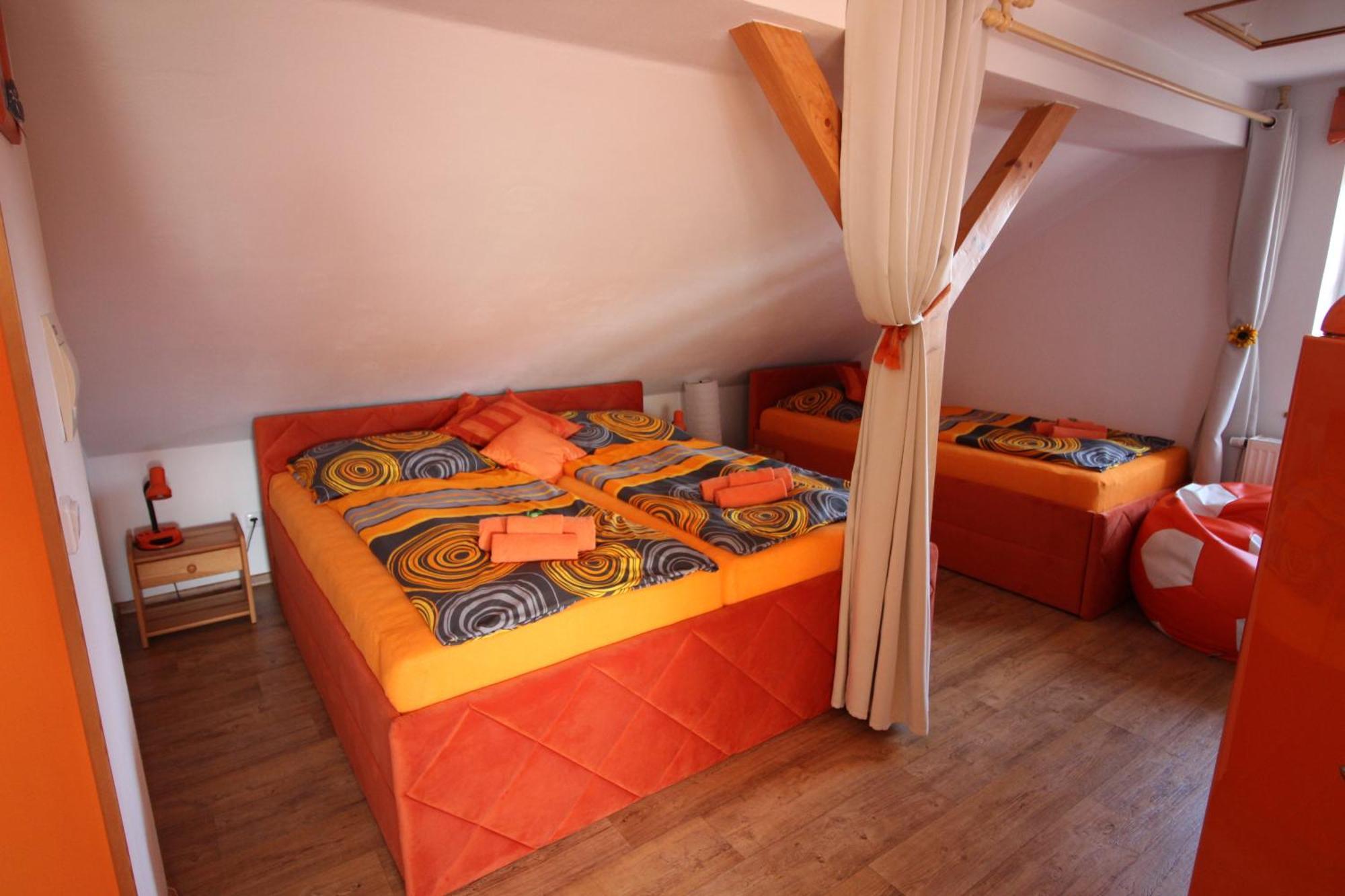 Orange Loft Apartment Kajov Bagian luar foto