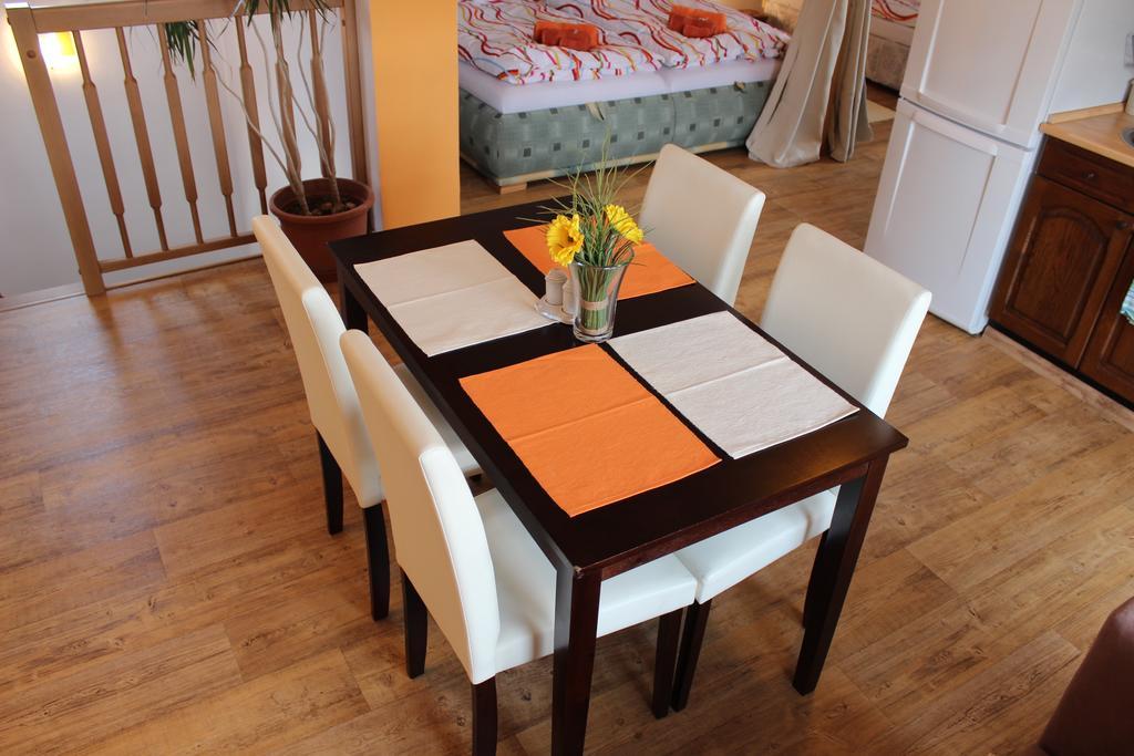 Orange Loft Apartment Kajov Bagian luar foto