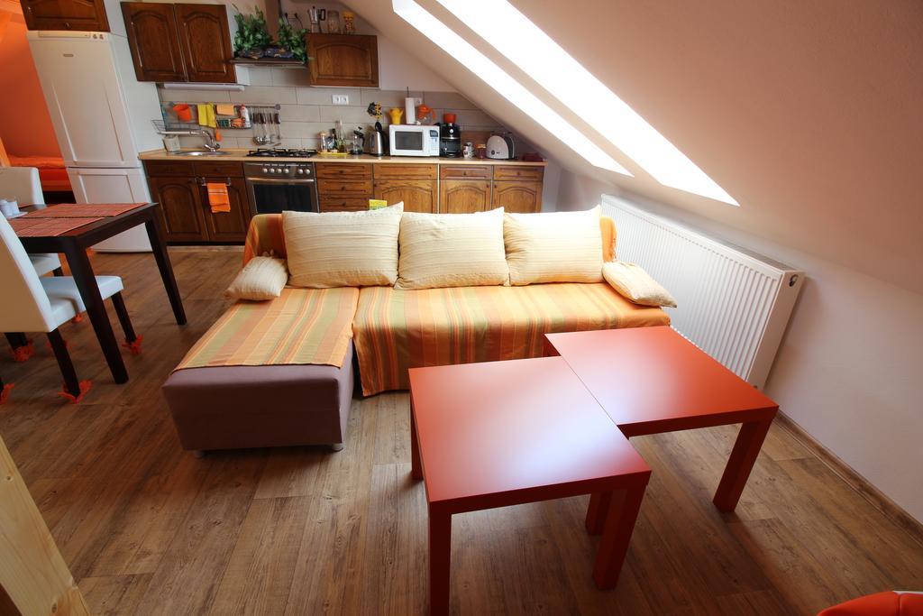 Orange Loft Apartment Kajov Bagian luar foto