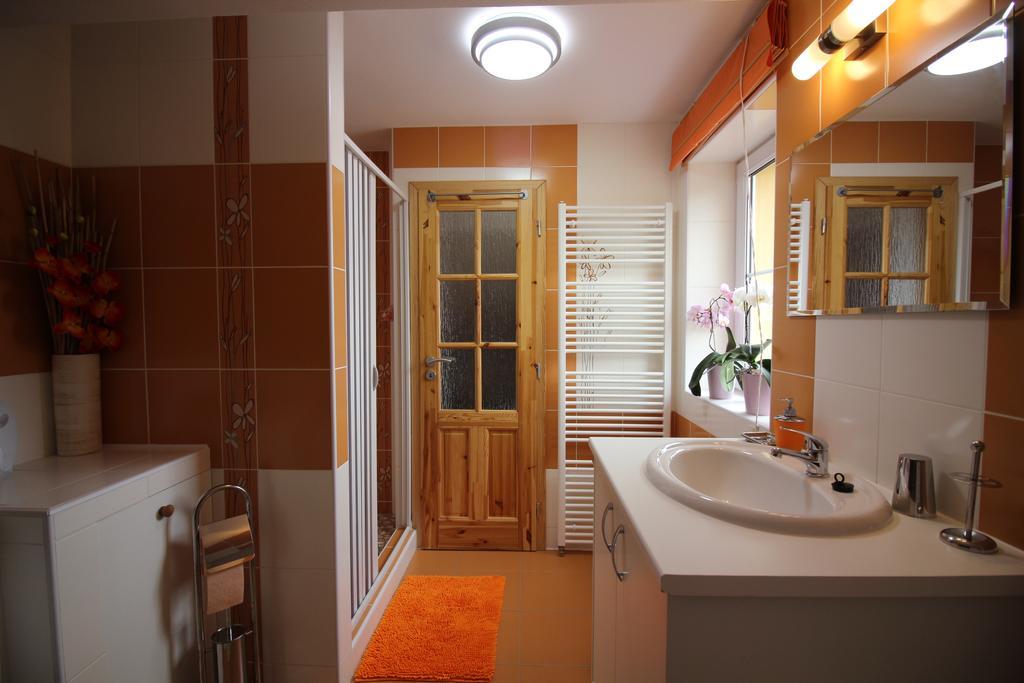 Orange Loft Apartment Kajov Bagian luar foto